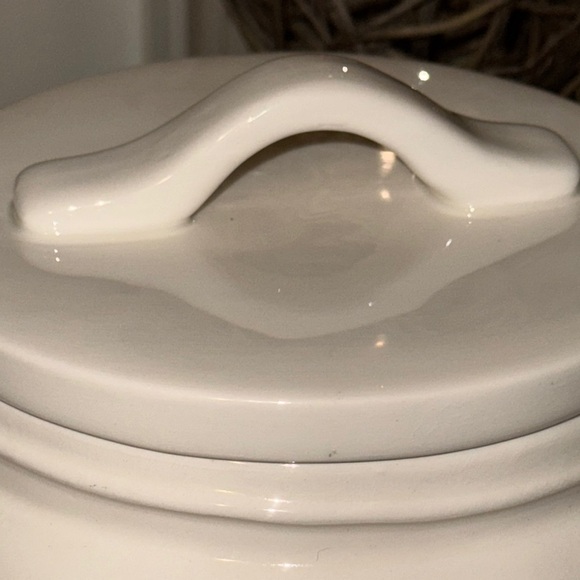 RAE DUNN Artisan Magenta White Ceramic ‘Flour’ Canister Cookie Jar Container - Picture 15 of 16